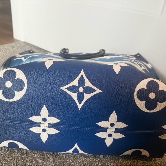 Louis Vuitton Navy and Cream Tote Bag - Picture 3 of 7